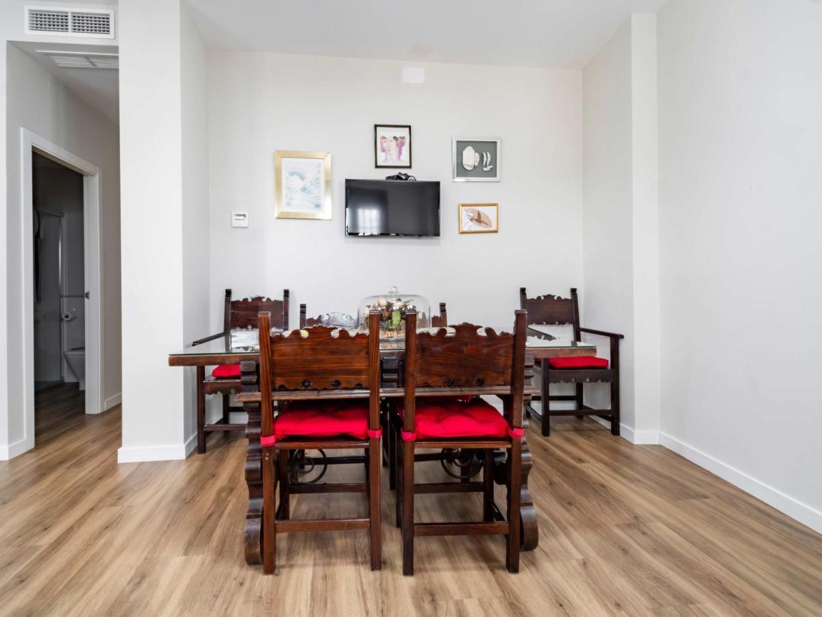 2 Bedrooms 2 Bathrooms - Triana- Севилья Экстерьер фото